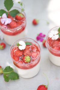 photo de panna cotta amande coco - Vanessa Romano photographe et styliste culinaire