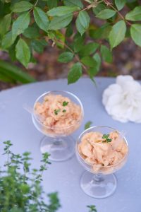 photographie culinaire d'un granité de pêche thym citron