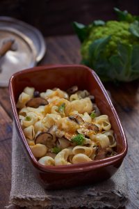 photographie culinaire d'un gratin de pâtes