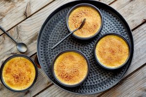 photographie culinaire de crèmes brûlées