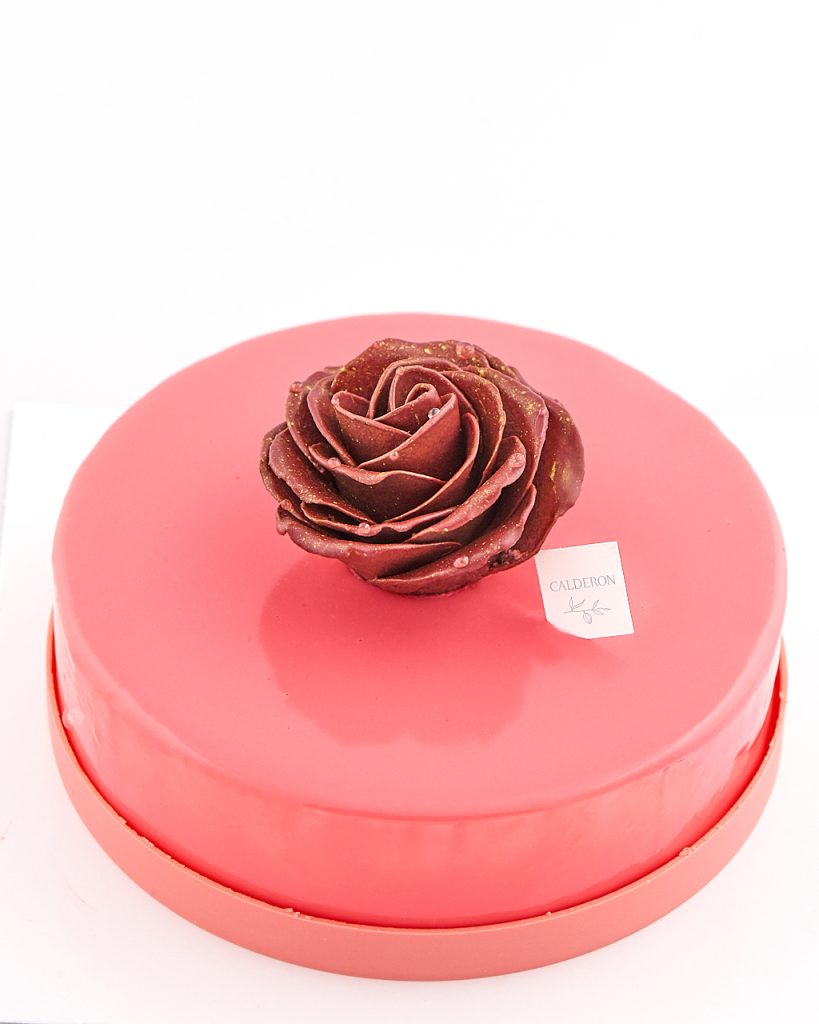 photo culinaire d'un gâteau rose